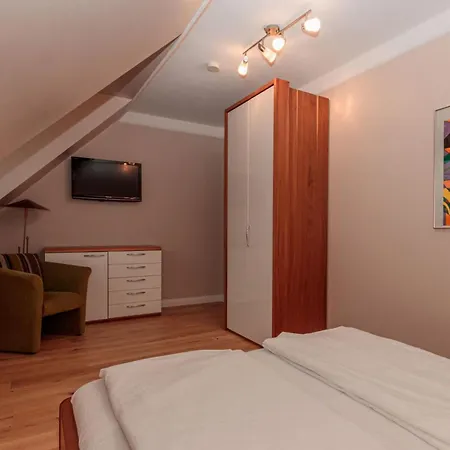 Duxcaar By Interhome Redewisch